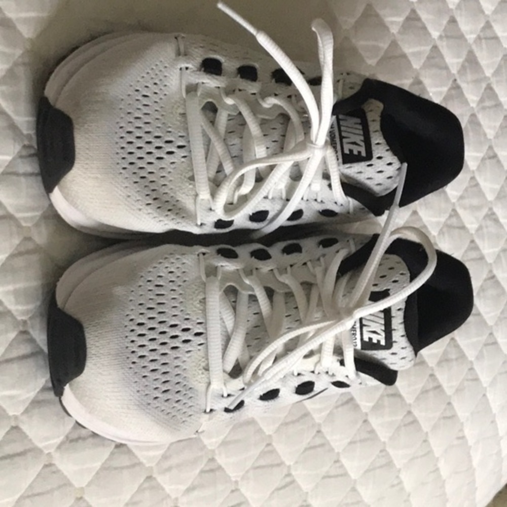 Nike Run Easy Tennis Shoes